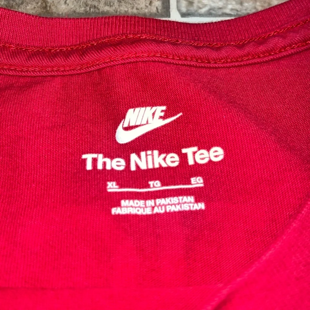 Nike Red Short Sleeve Tee Vibrant Cotton Blend Size XL - Picture 3 of 3